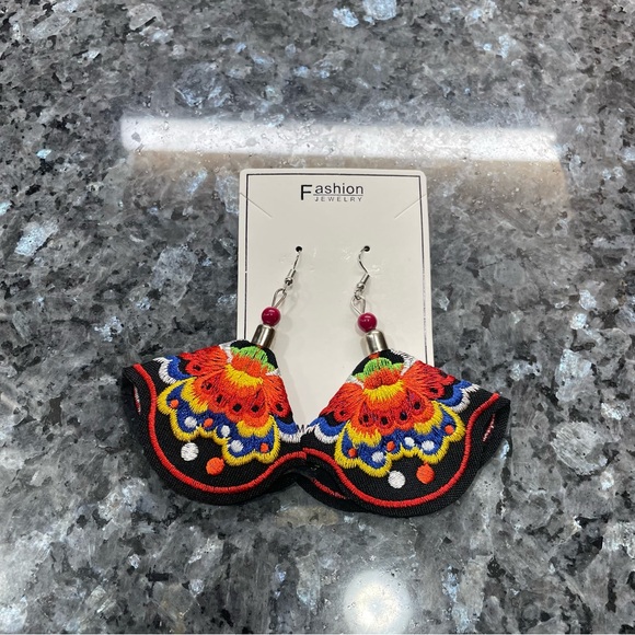 🦋 3/$24 Festive floral boho embroidered dangling fabric earrings / NWOT - Picture 4 of 7